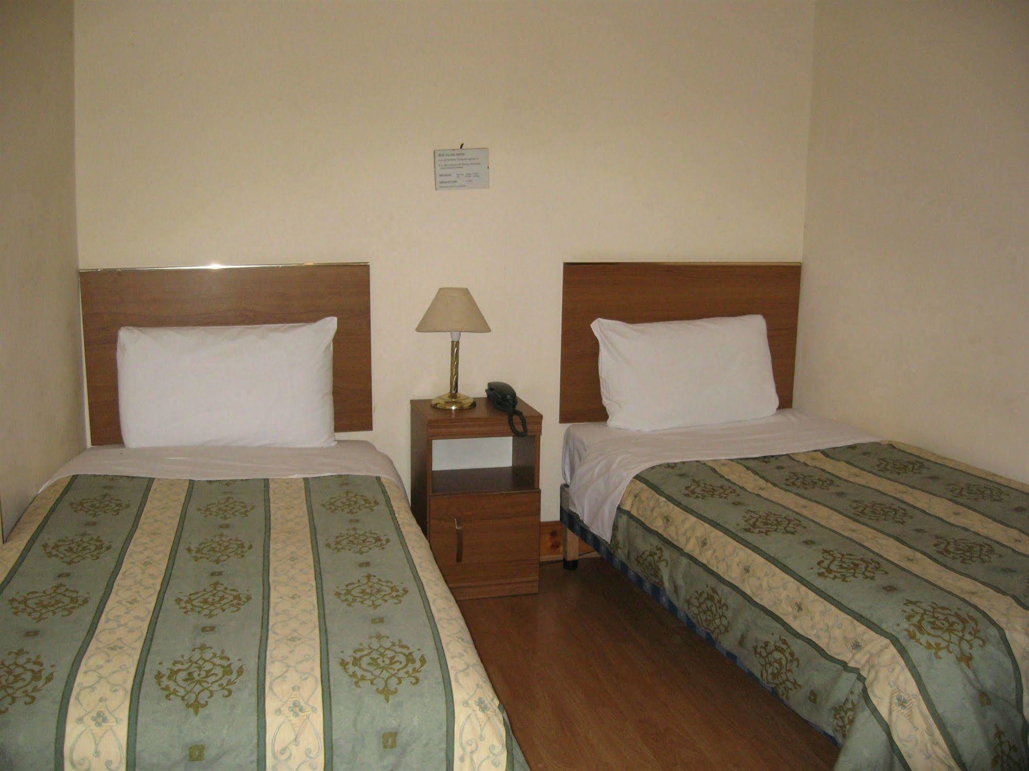 Carlton Hotel Лондон Екстер'єр фото
